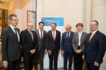 Der Sachverständigenrat mit Bundesminister Dr. Philipp Rösler und dem Vorstandsvorsitzenden der KfW Bankengruppe Dr. Ulrich Schröder