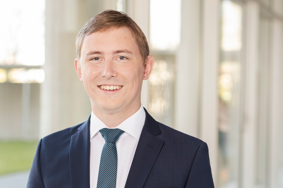 Dr. Niklas Garnadt Dr. Niklas Garnadt