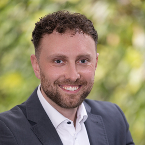 Dr. Tim Hermann Dr. Tim Hermann